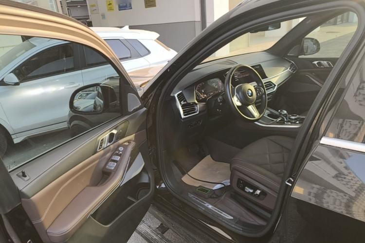 Used BMW X5 2022 Restyled xDrive 40Li M Sport Package Driver Seat