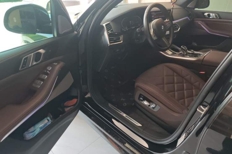 Used BMW X5 2022 Restyled xDrive 40Li M Sport Package Driver Seat