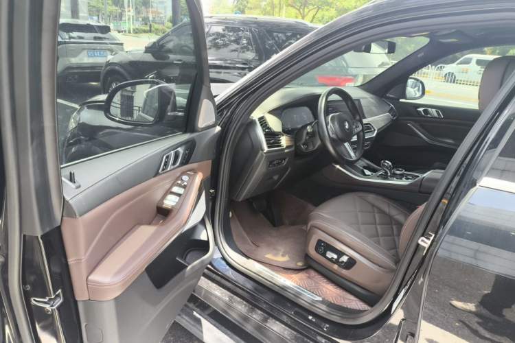 Used BMW X5 2022 Restyled xDrive 40Li M Sport Package Driver Seat