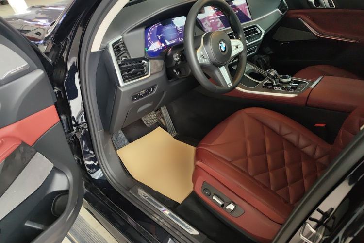 Used BMW X5 2022 Restyled xDrive 30Li Luxury Version M Sport Package Driver Seat