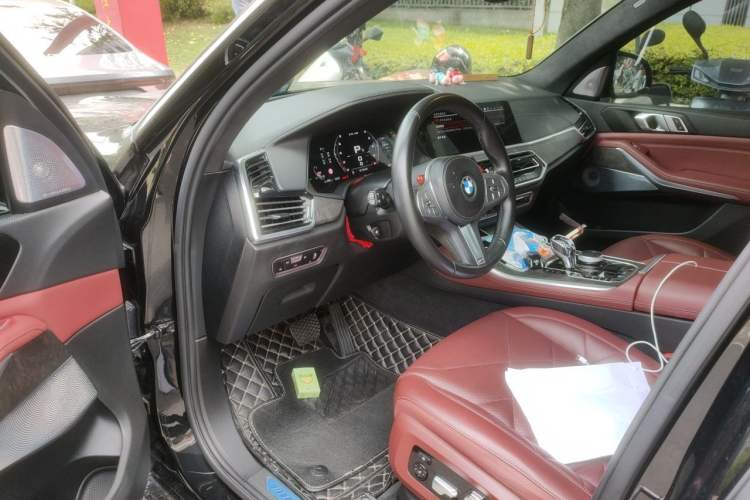 Used BMW X5 2022 xDrive 40Li M Sport Package Driver Seat