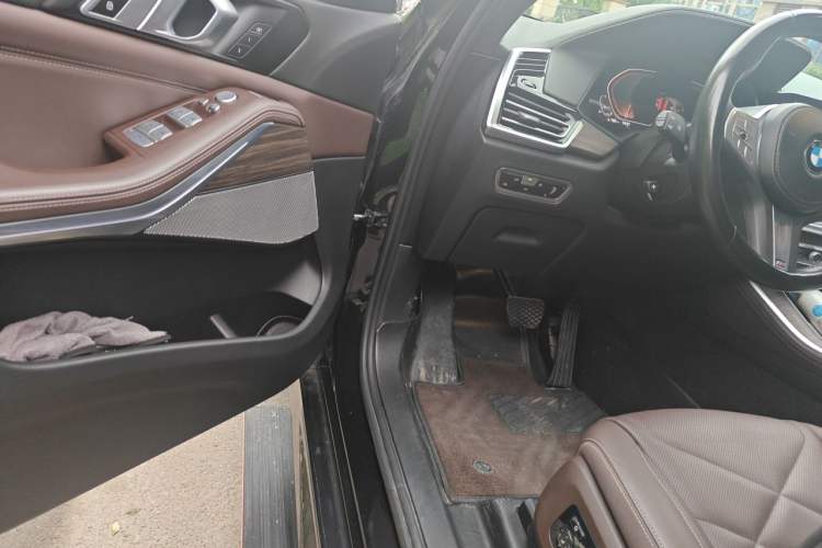Used BMW X5 2022 Restyled xDrive 40Li M Sport Package Driver Seat