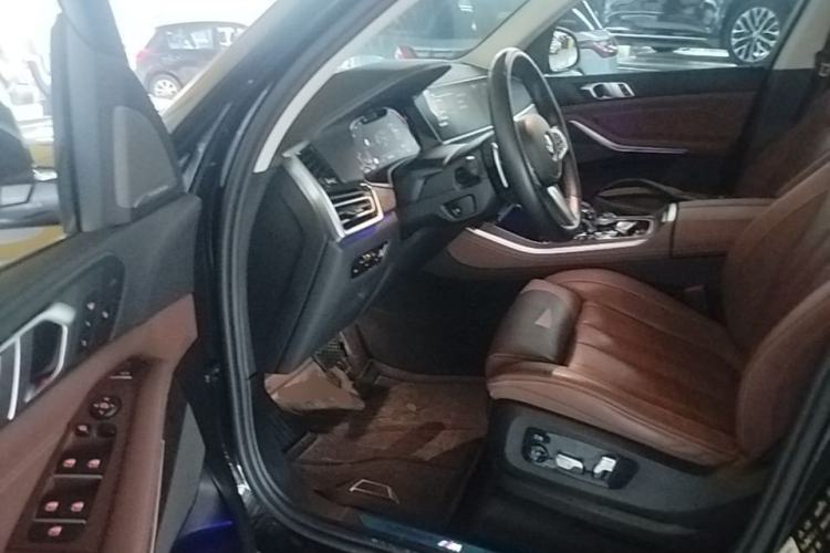 Used BMW X5 2022 xDrive40i Luxury Edition M Sport Package Driver Seat