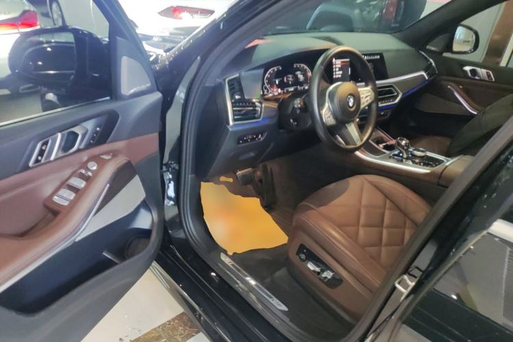 Used BMW X5 2022 Restyled xDrive 40Li M Sport Package Driver Seat