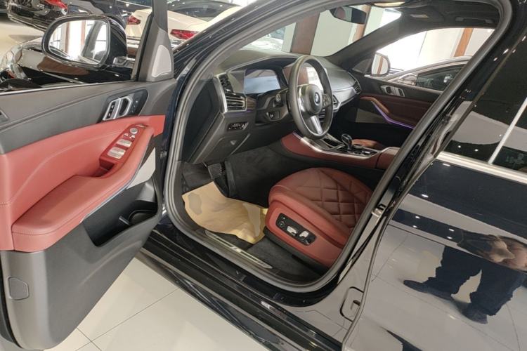 Used BMW X5 2022 Restyled xDrive 40Li M Sport Package Driver Seat