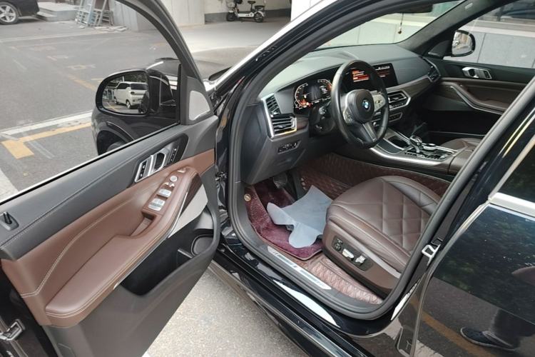 Used BMW X5 2022 Restyled xDrive 40Li M Sport Package Driver Seat