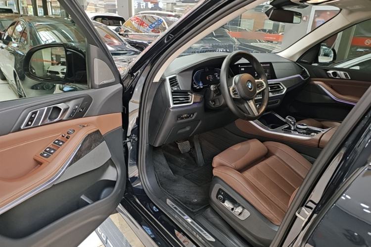 Used BMW X5 2022 xDrive40i Luxury Edition M Sport Package Driver Seat