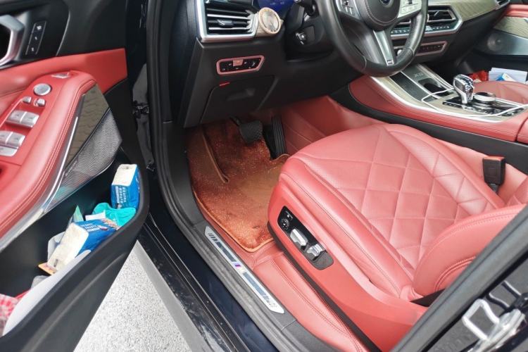 Used BMW X5 2022 xDrive 40Li M Sport Package Driver Seat