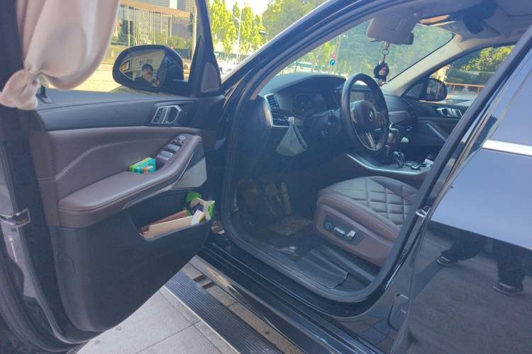 Used BMW X5 2022 Restyled xDrive 30Li Luxury Version M Sport Package Driver Seat