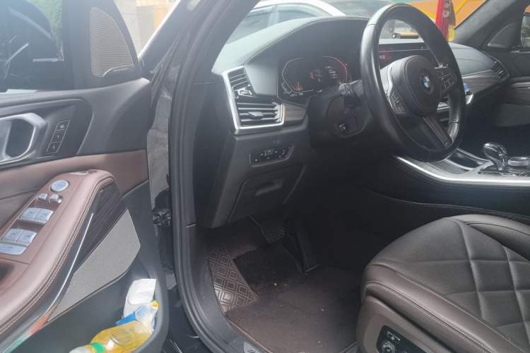 Used BMW X5 2022 Restyled xDrive 40Li M Sport Package Driver Seat