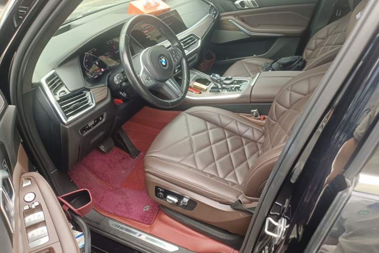 Used BMW X5 2022 xDrive 40Li M Sport Package Driver Seat