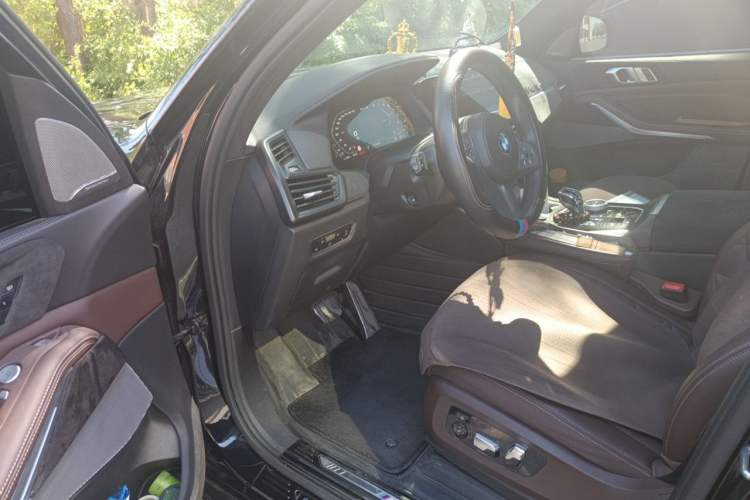 Used BMW X5 2022 Restyled xDrive 40Li M Sport Package Driver Seat