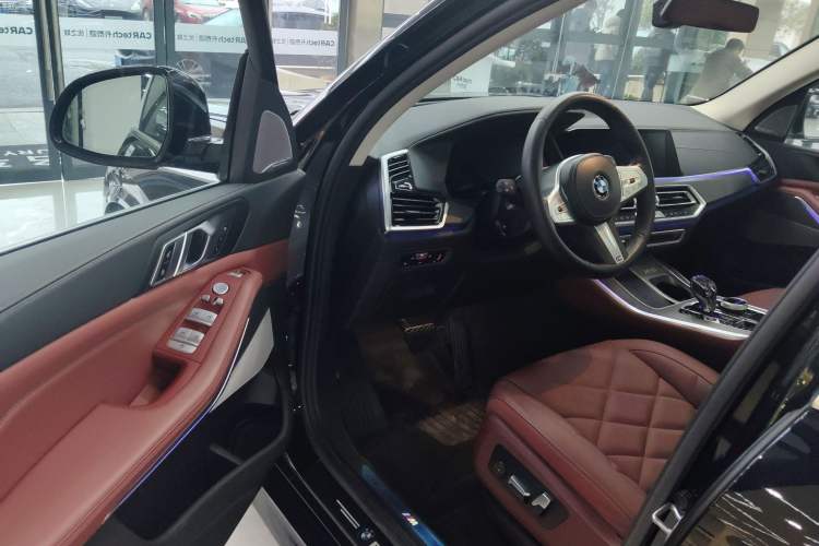 Used BMW X5 2022 Restyled xDrive 30Li Luxury Version M Sport Package Driver Seat