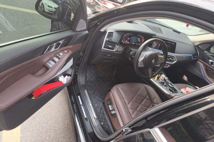 Used BMW X5 2022 Restyled xDrive 30Li Luxury Version M Sport Package Driver Seat