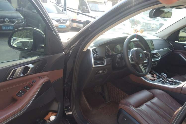Used BMW X5 2022 xDrive30i M Sport Package Driver Seat