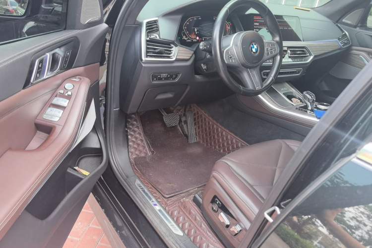 Used BMW X5 2022 xDrive 40Li M Sport Package Driver Seat