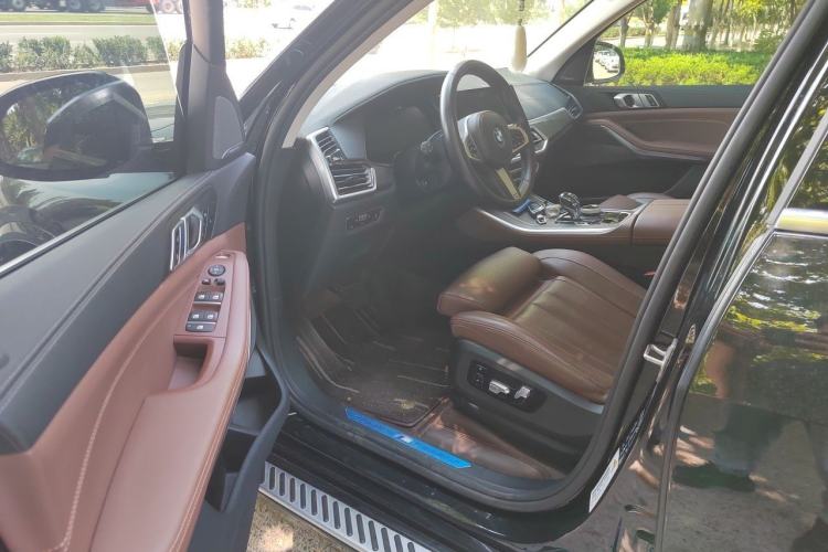 Used BMW X5 2022 xDrive40i Luxury Edition M Sport Package Driver Seat