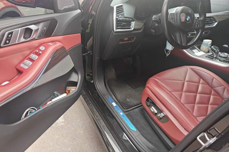 Used BMW X5 2022 xDrive 40Li M Sport Package Driver Seat