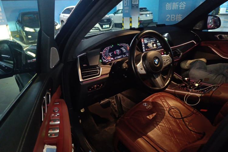 Used BMW X5 2022 Restyled xDrive 40Li M Sport Package Driver Seat