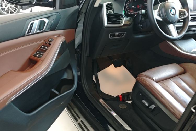 Used BMW X5 2022 xDrive30i M Sport Package Driver Seat