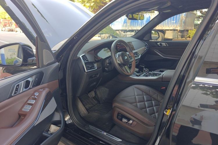 Used BMW X5 2022 Restyled xDrive 40Li M Sport Package Driver Seat