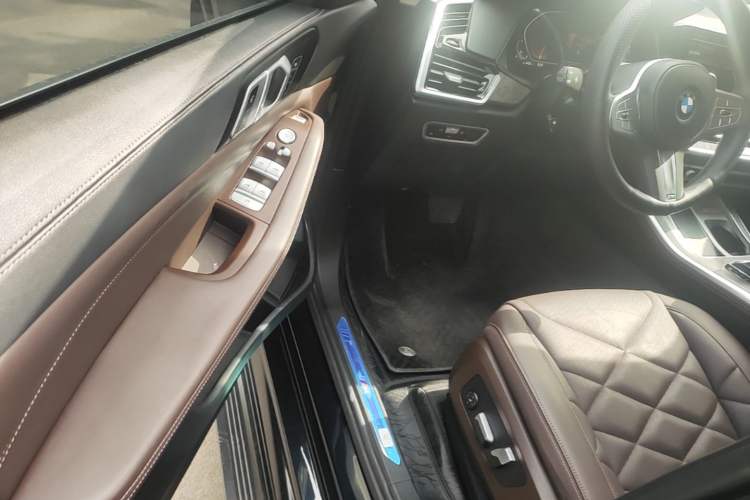 Used BMW X5 2022 xDrive 30Li Luxury M Sport Package Driver Seat
