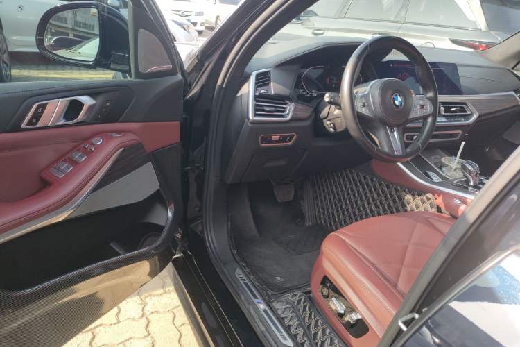 Used BMW X5 2022 xDrive 40Li Luxury Edition M Sport Package Driver Seat