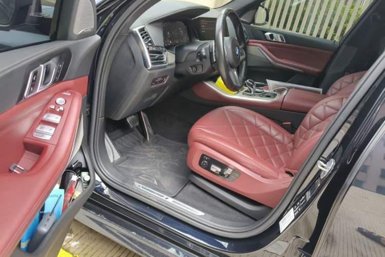 Used BMW X5 2022 xDrive 40Li M Sport Package Driver Seat