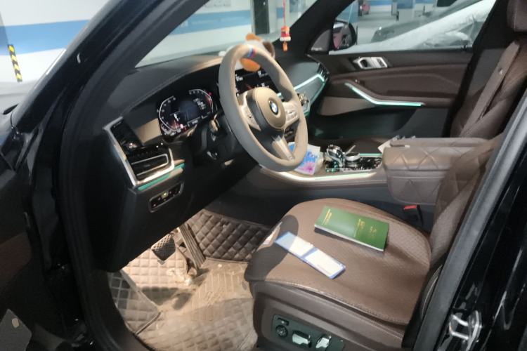 Used BMW X5 2022 xDrive 40Li M Sport Package Driver Seat