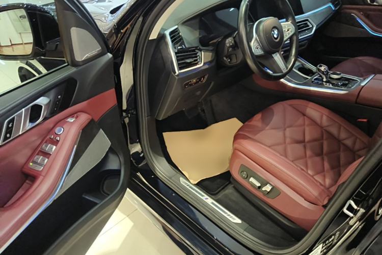 Used BMW X5 2022 xDrive 30Li Luxury M Sport Package Driver Seat