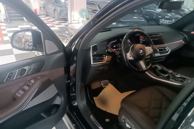 Used BMW X5 2022 Restyled xDrive 40Li M Sport Package Driver Seat