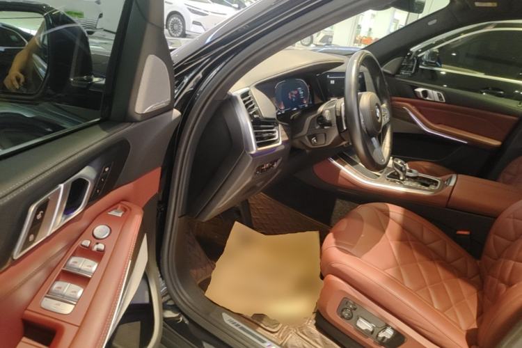 Used BMW X5 2022 Restyled xDrive 40Li M Sport Package Driver Seat
