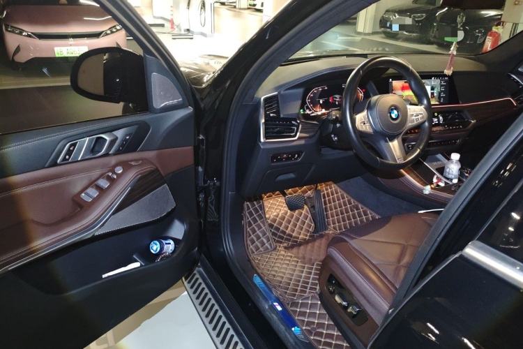 Used BMW X5 2022 xDrive 40Li M Sport Package Driver Seat