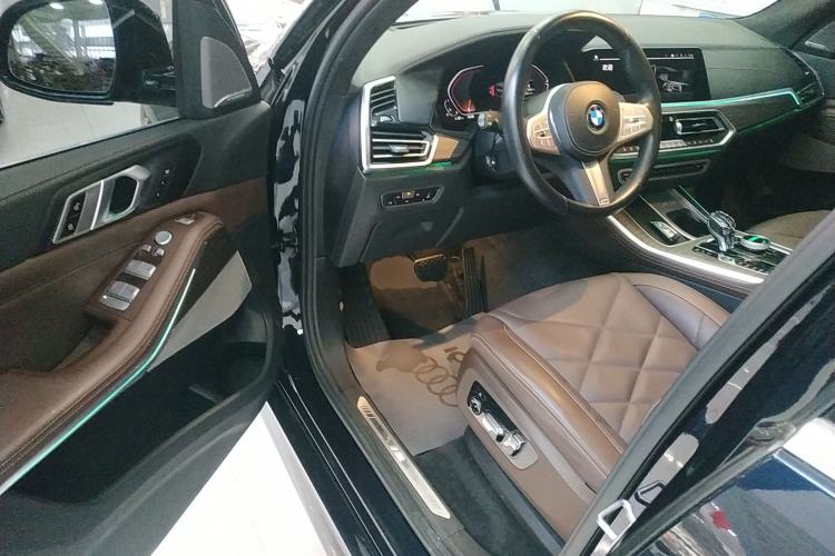 Used BMW X5 2022 Restyled xDrive 40Li M Sport Package Driver Seat