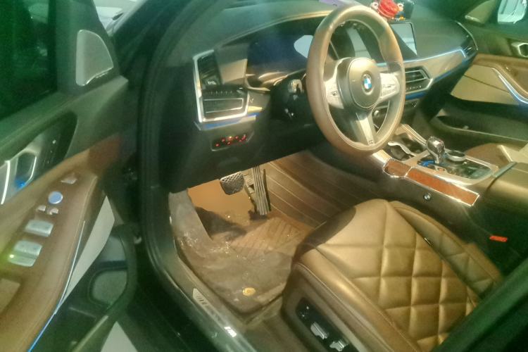 Used BMW X5 2022 Restyled xDrive 40Li M Sport Package Driver Seat