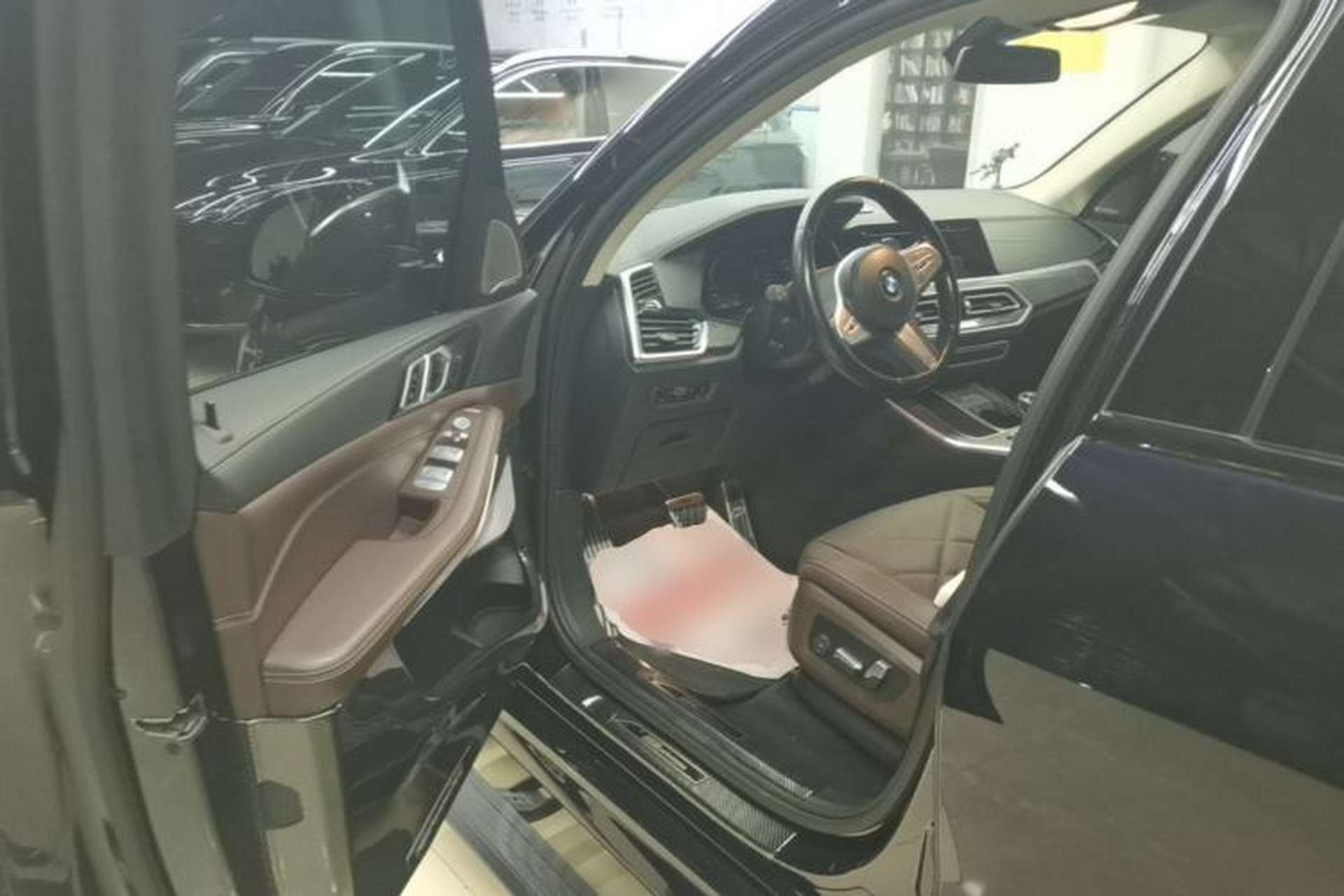 Used BMW X5 2022 Restyled xDrive 30Li Luxury Version M Sport Package Driver Seat