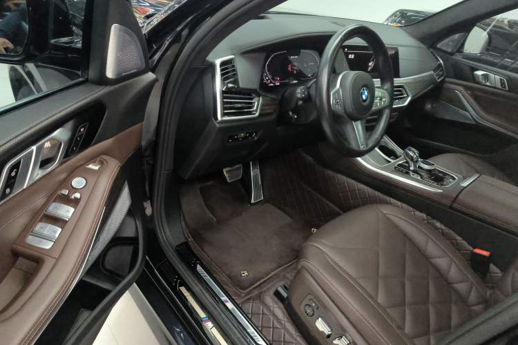 Used BMW X5 2022 Restyled xDrive 40Li M Sport Package Driver Seat