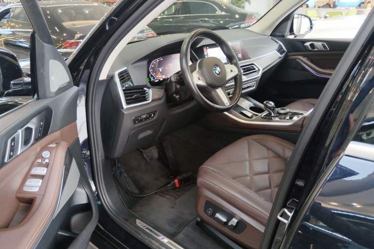 Used BMW X5 2022 Restyled xDrive 30Li M Sport Package Driver Seat