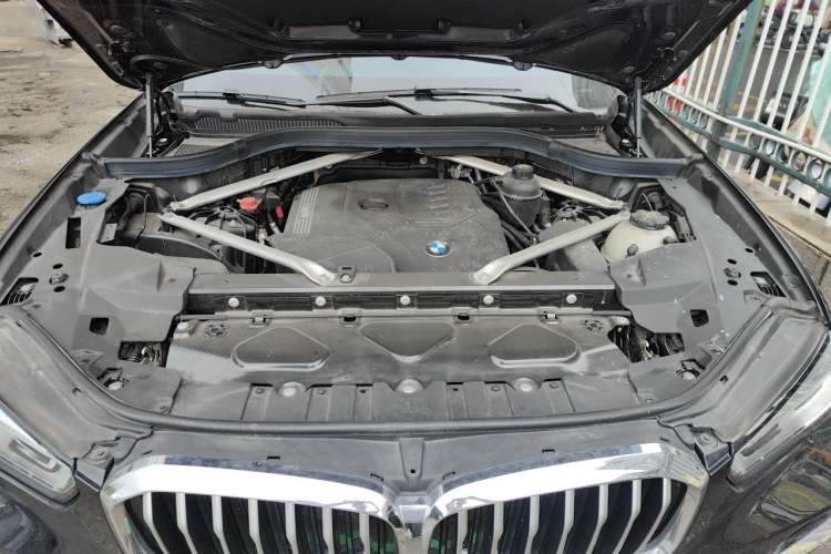 Used BMW X5 2022 Restyled xDrive 30Li Luxury Version M Sport Package Engine Bay