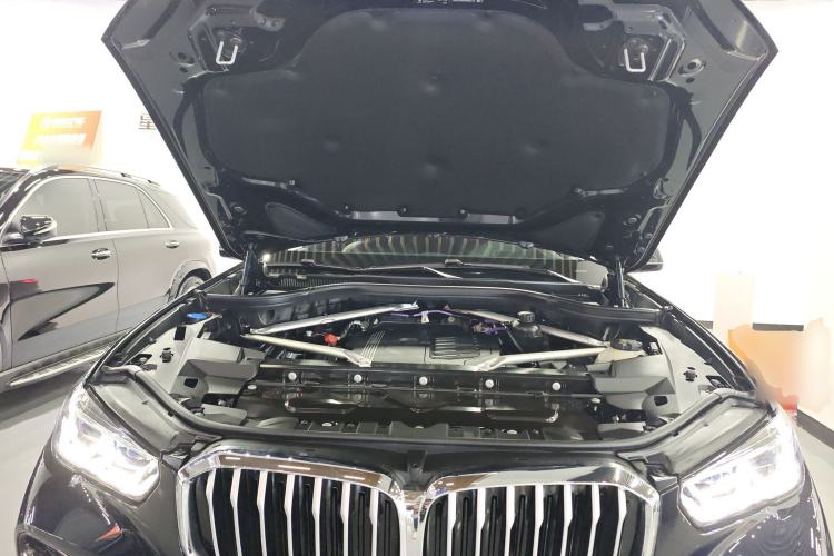 Used BMW X5 2022 Restyled xDrive 40Li M Sport Package Engine Bay