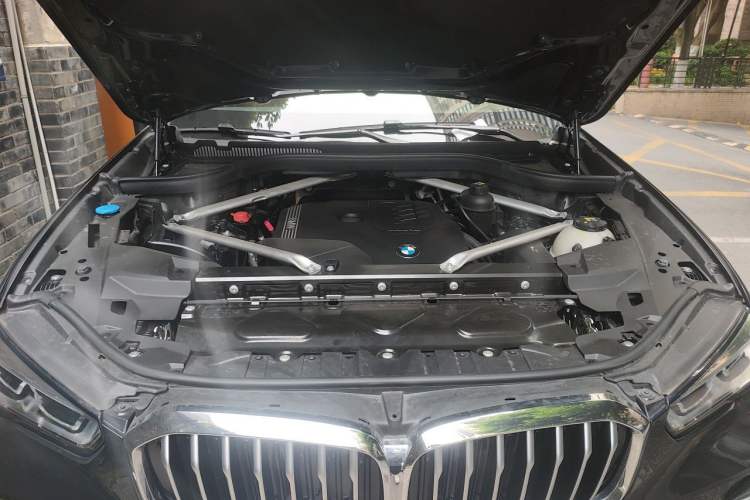 Used BMW X5 2022 Restyled xDrive 30Li Luxury Version M Sport Package Engine Bay