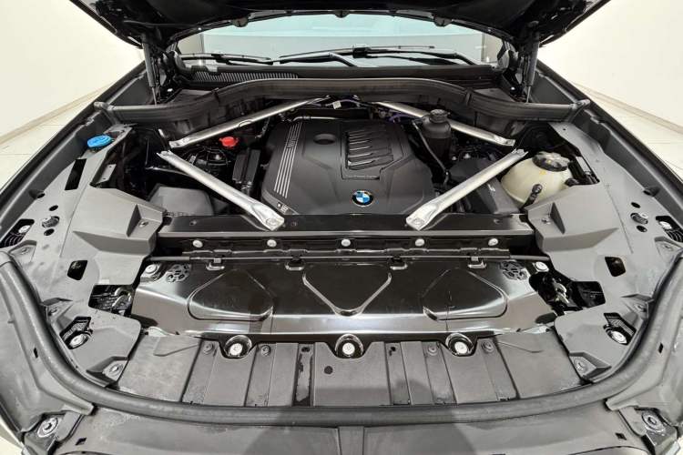 Used BMW X5 2022 Restyled xDrive 40Li M Sport Package Engine Bay