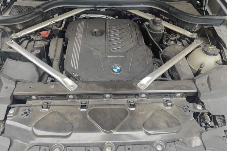Used BMW X5 2022 xDrive 40Li M Sport Package Engine Bay