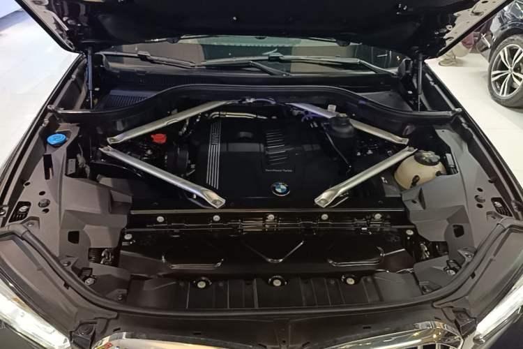 Used BMW X5 2022 xDrive 40Li M Sport Package Engine Bay
