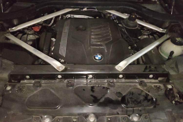 Used BMW X5 2022 xDrive 40Li M Sport Package Engine Bay
