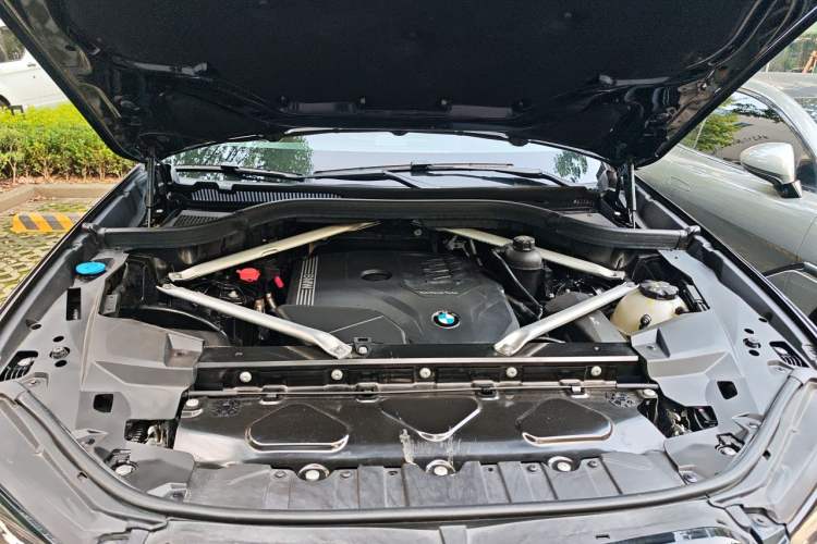 Used BMW X5 2022 Restyled xDrive 30Li Luxury Version M Sport Package Engine Bay