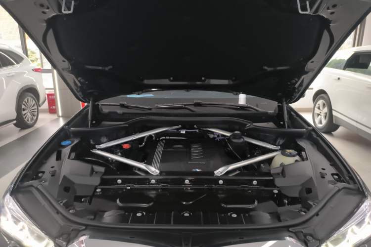 Used BMW X5 2022 Restyled xDrive 40Li Luxury Edition M Sport Package Engine Bay
