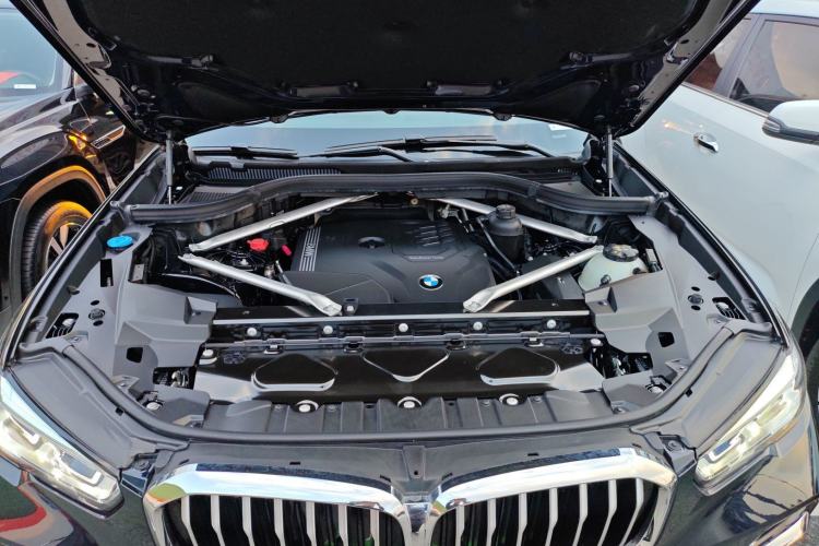 Used BMW X5 2022 Restyled xDrive 30Li Luxury Version M Sport Package Engine Bay