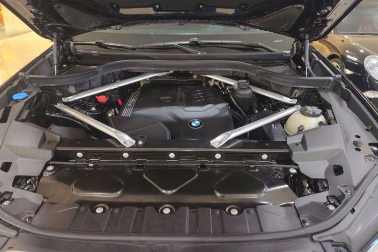 Used BMW X5 2022 Restyled xDrive 30Li Luxury Version M Sport Package Engine Bay
