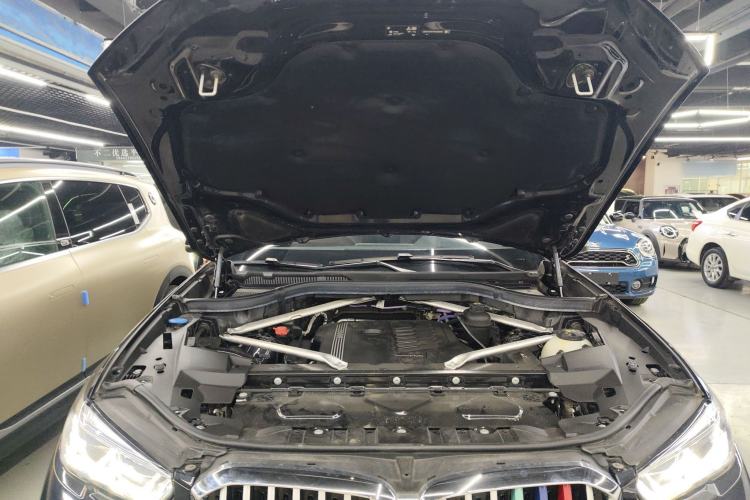 Used BMW X5 2022 xDrive 40Li M Sport Package Engine Bay